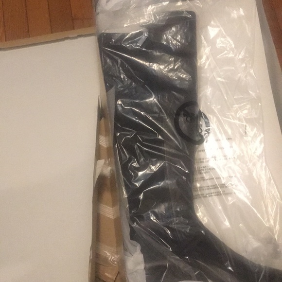 Michael Kors boots - Picture 3 of 5